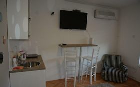 Viv Apartment 1